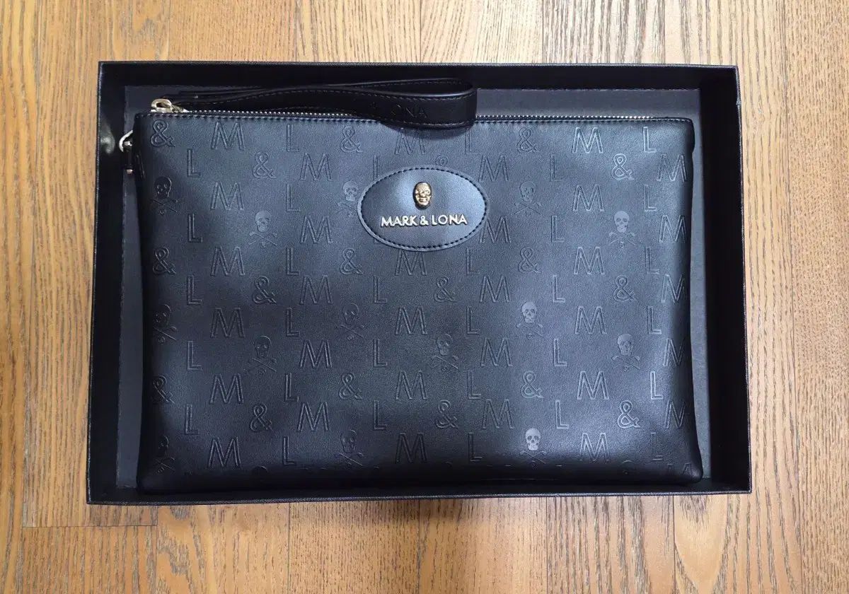 新品 MARK & LONA マークアンドロナ クラッチバッグ