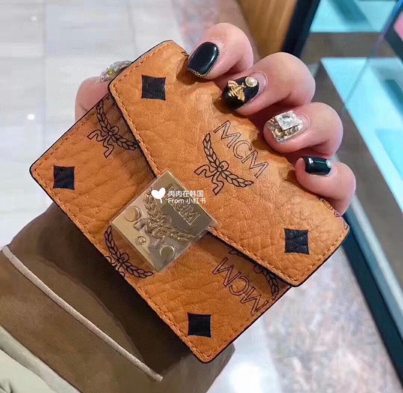 [本日特価] MCM クラシック メタルバックル 3つ折りウォレット ギフトボックス付き [本日特価|新品未使用品]