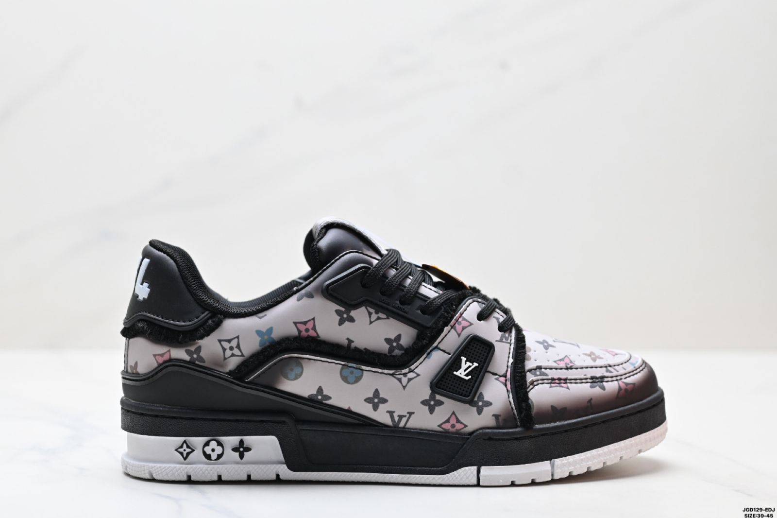 新品のLVルイ・ヴィトン Louis Vuitton Trainer スニーカー ロー カジュアルスポーツカルチャー マッチングしやすいスニーカー01