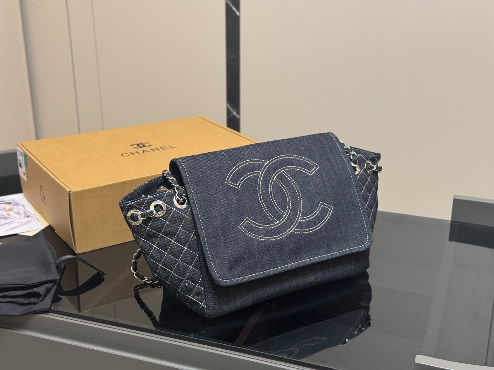 【今日特価】Chanel Denim Messenger Bag シャネル デニム メッセンジャーバッグ