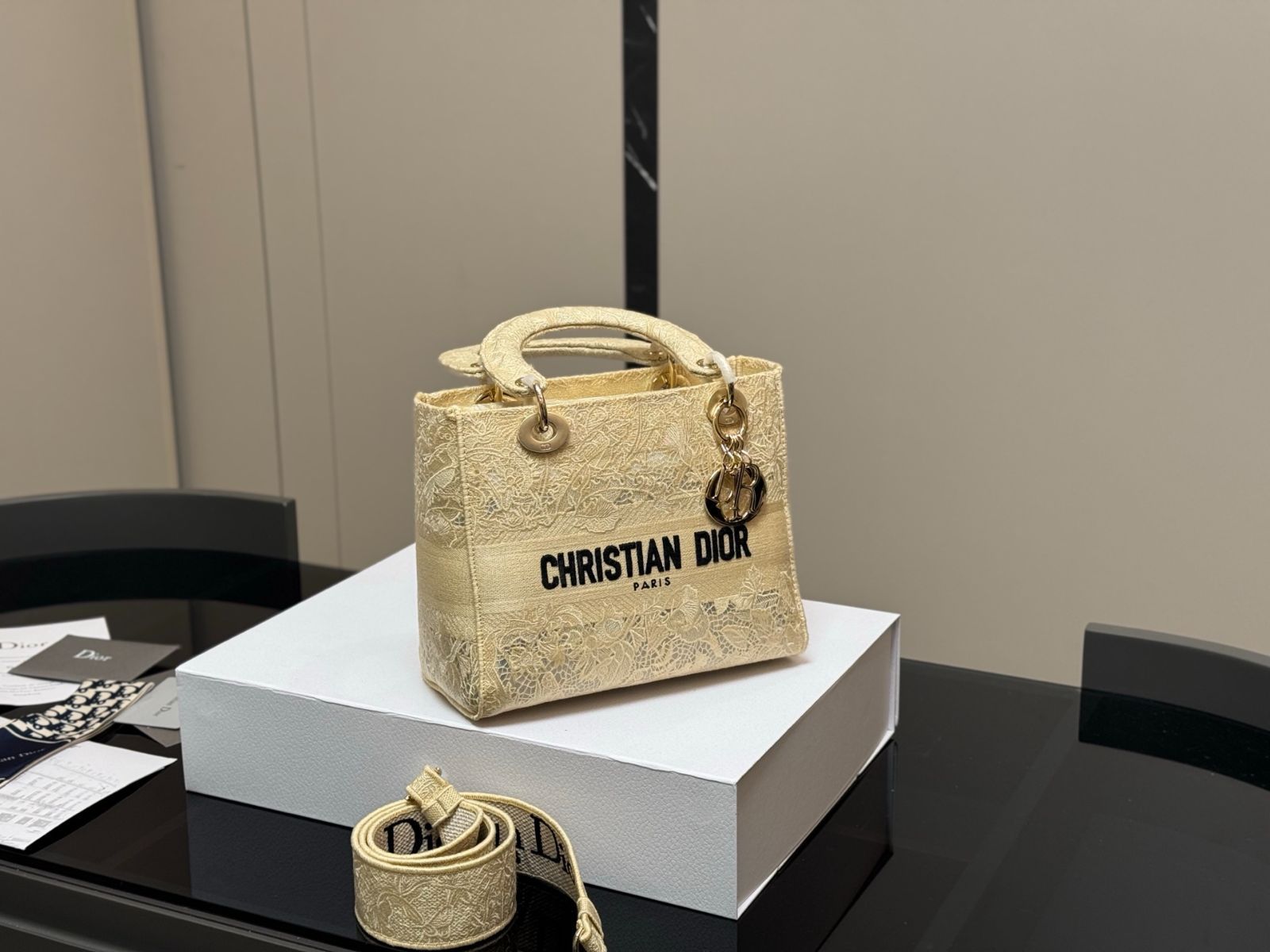 【今日特価】DIOR Lady Dior 刺繍デザイン ハンドバッグ-WTO輸入1