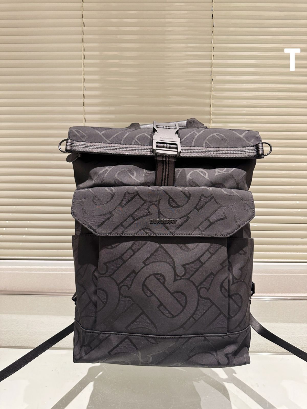 【今日特価】Burberry The Rucksack Military Backpack 33×47cm-WTO輸入1