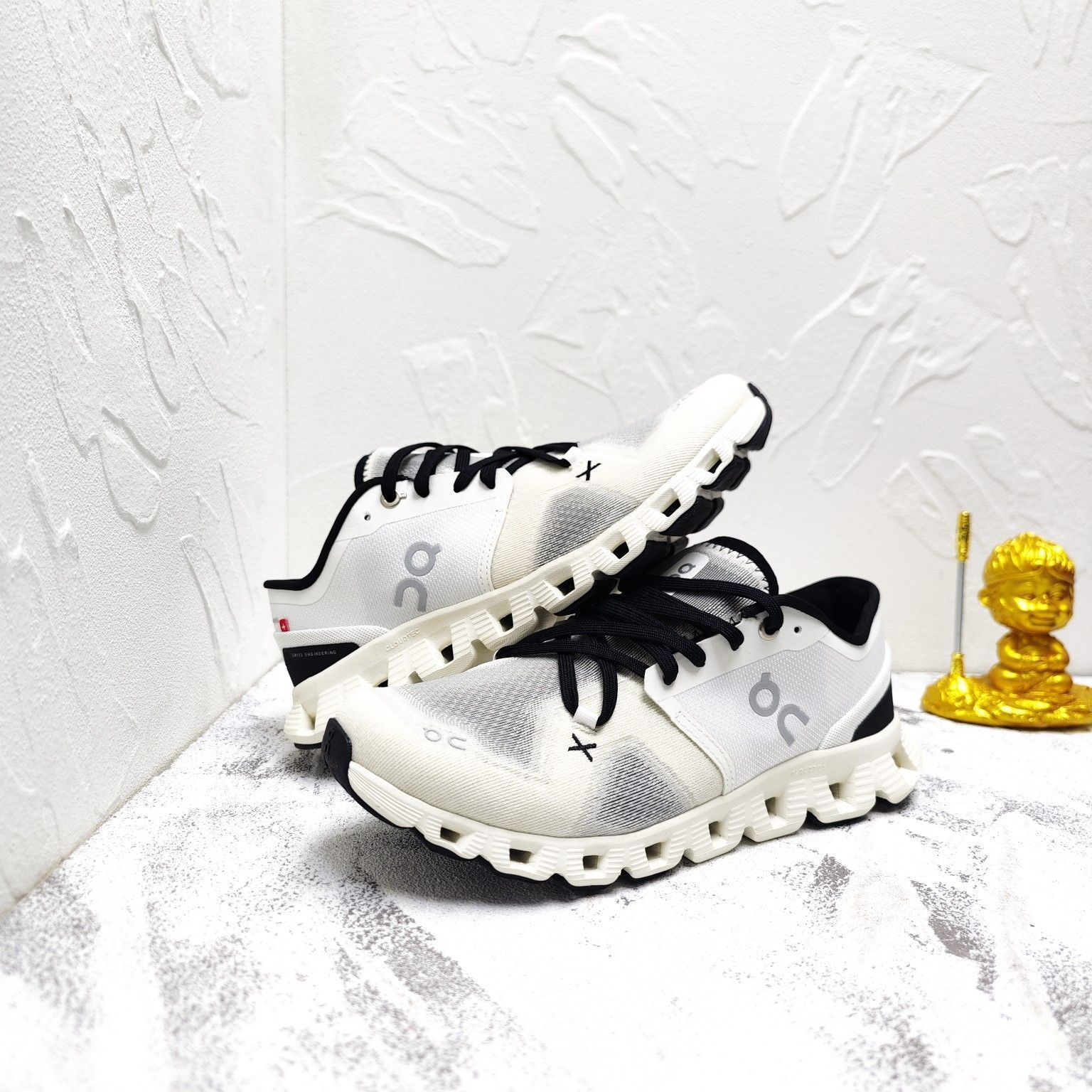 On Cloud X3 Sneakers オン クラウドX3 ジョギング スポーツ トレーニング ランニングシューズ メンズ レディース スニーカー タウンユース 新品 未使用　ホワイト　グレー