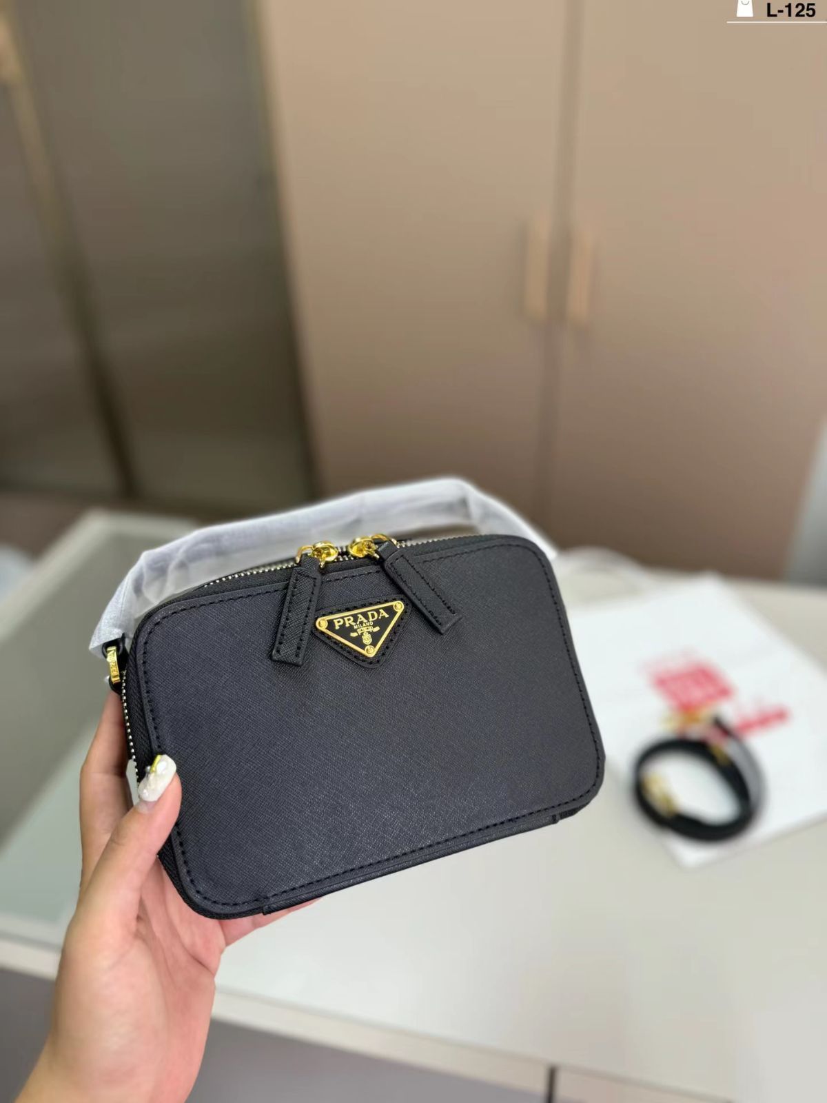 【極美品】プラダ PRADA ショルダーバッグ メンズhthj