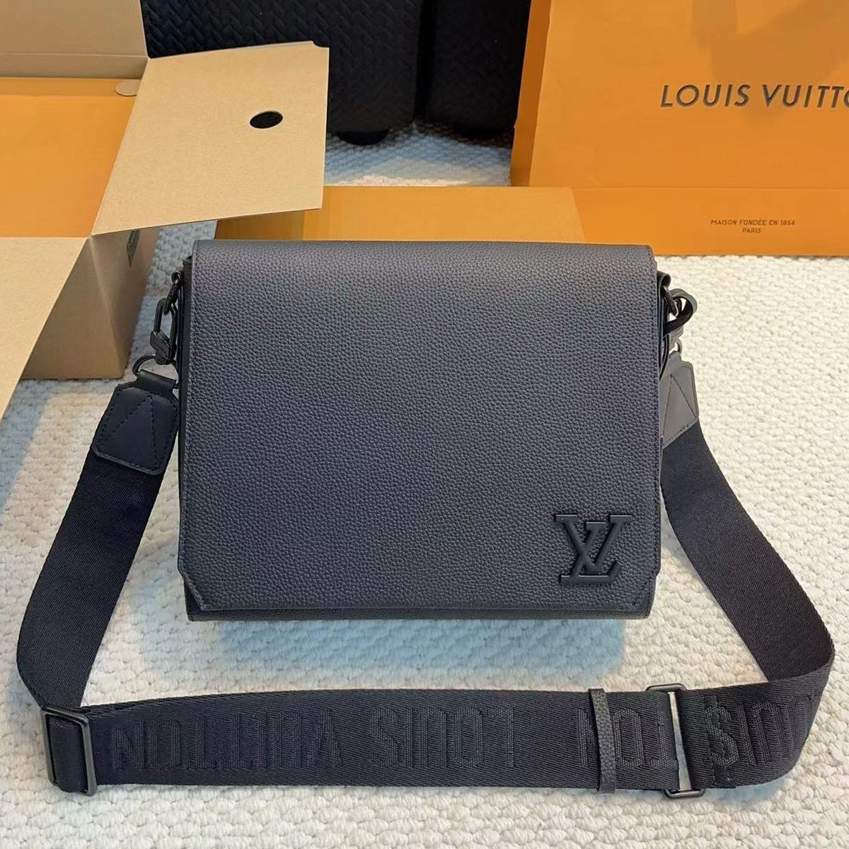 ★新品同様★LOUISVUITTON ルイヴィトン ニューメッセンジャー bfhas