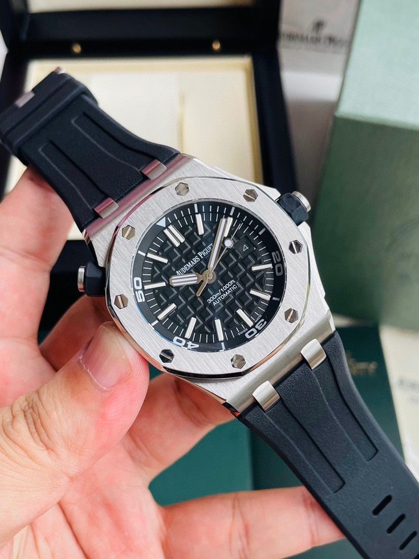 AP オーデマ ピゲ Audemars Piguet ロイヤルオーク オフショア 15710ST【Cal.3120自動巻き】42mm 反射防止サファイア＆ゴムバンド｜本日限定特価｜新品未使用