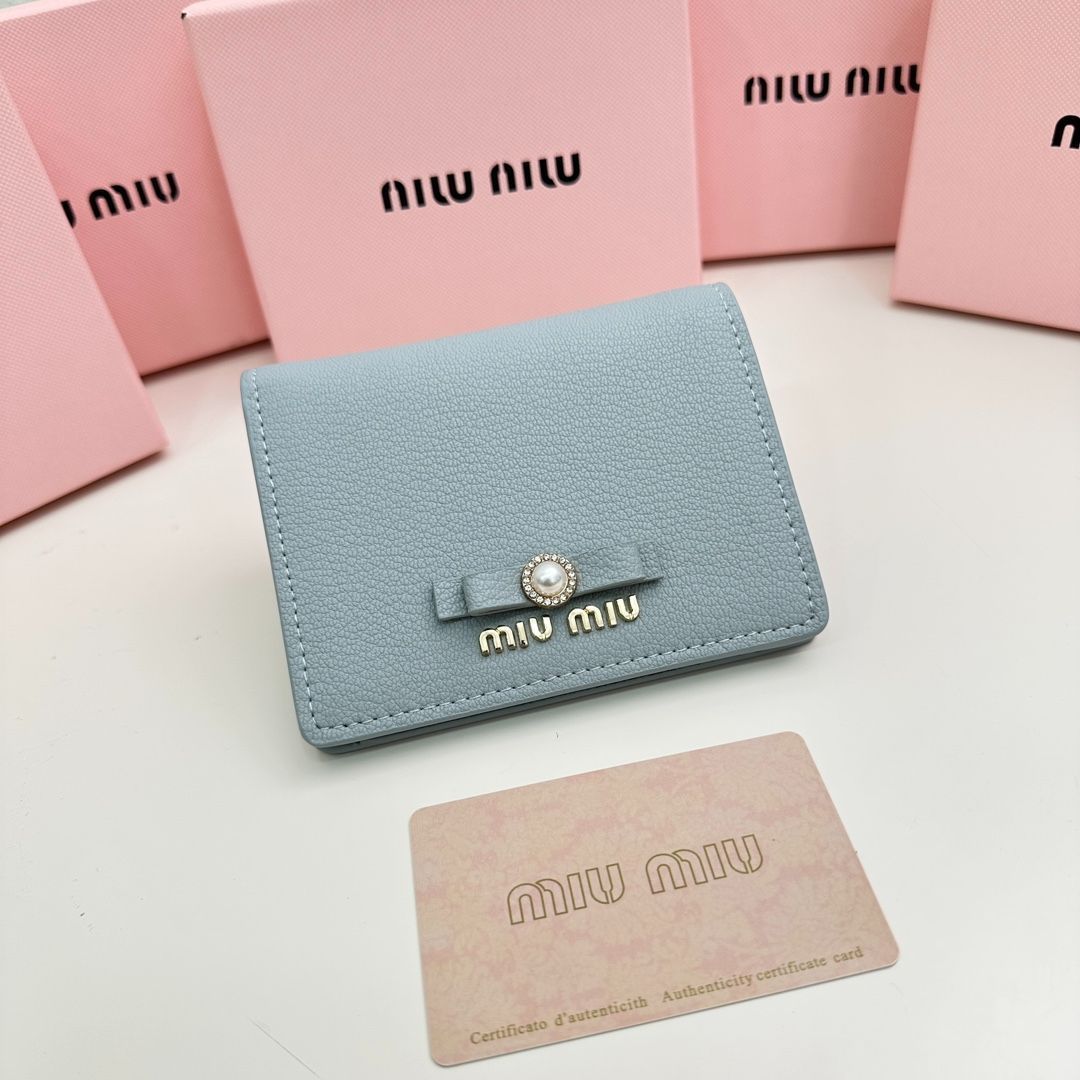 【本日限定】?miumiu 最新モデル 5236 マルチカードケース ? 3色展開！高級感あふれるコンパクトデザイン[本日特価|新品未使用品]