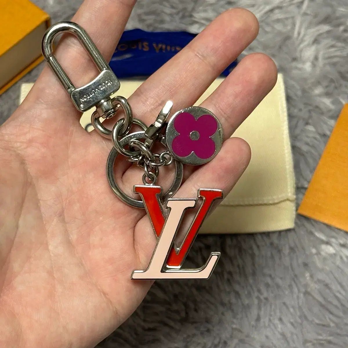フルセット Louis Vuitton ルイヴィトン ポルト クレ LV キャップシーヌ キーホルダー