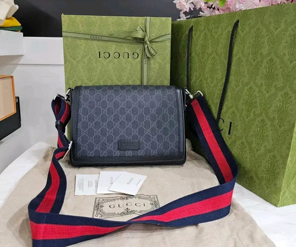 GUCCI グッチ ブラック Mサイズ クロスバック