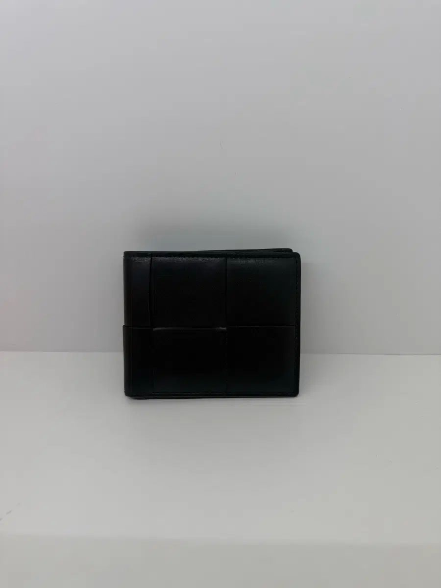 BOTTEGA VENETA ボッテガ・ヴェネタ リング 二つ折り財布 ブラック