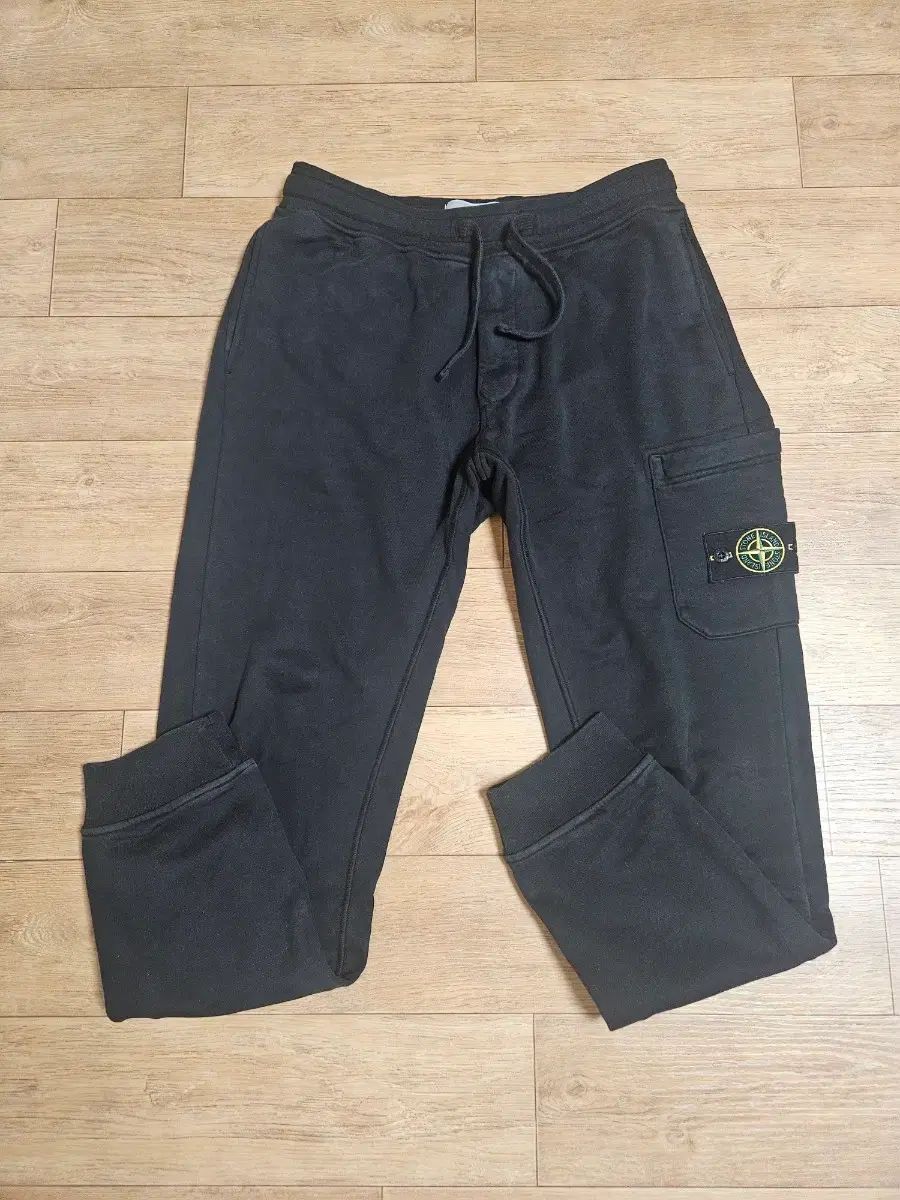 STONE ISLAND ストーンアイランド ジョガーパンツ