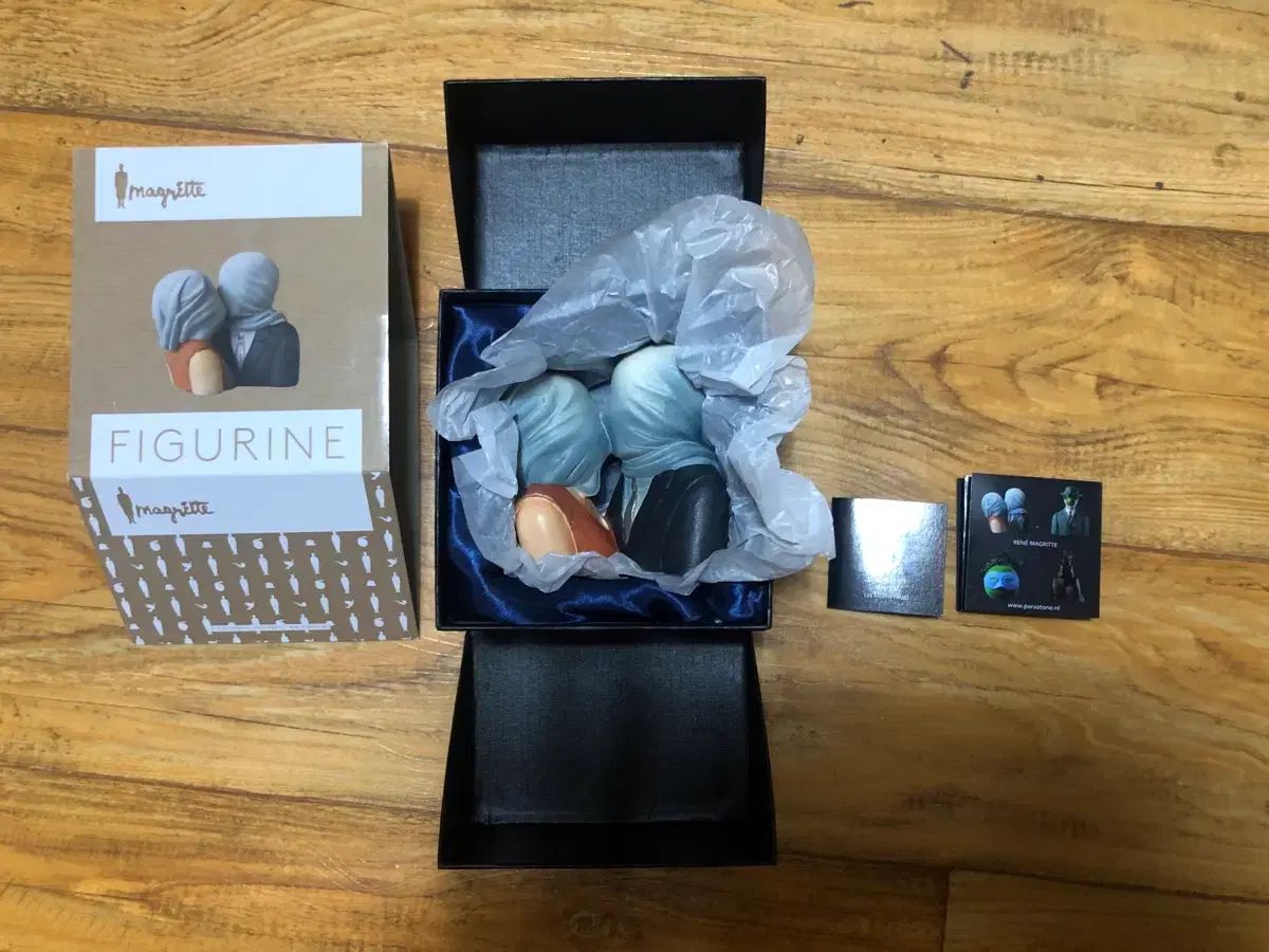ルネ・マグリット 連合フィギュア 出品
