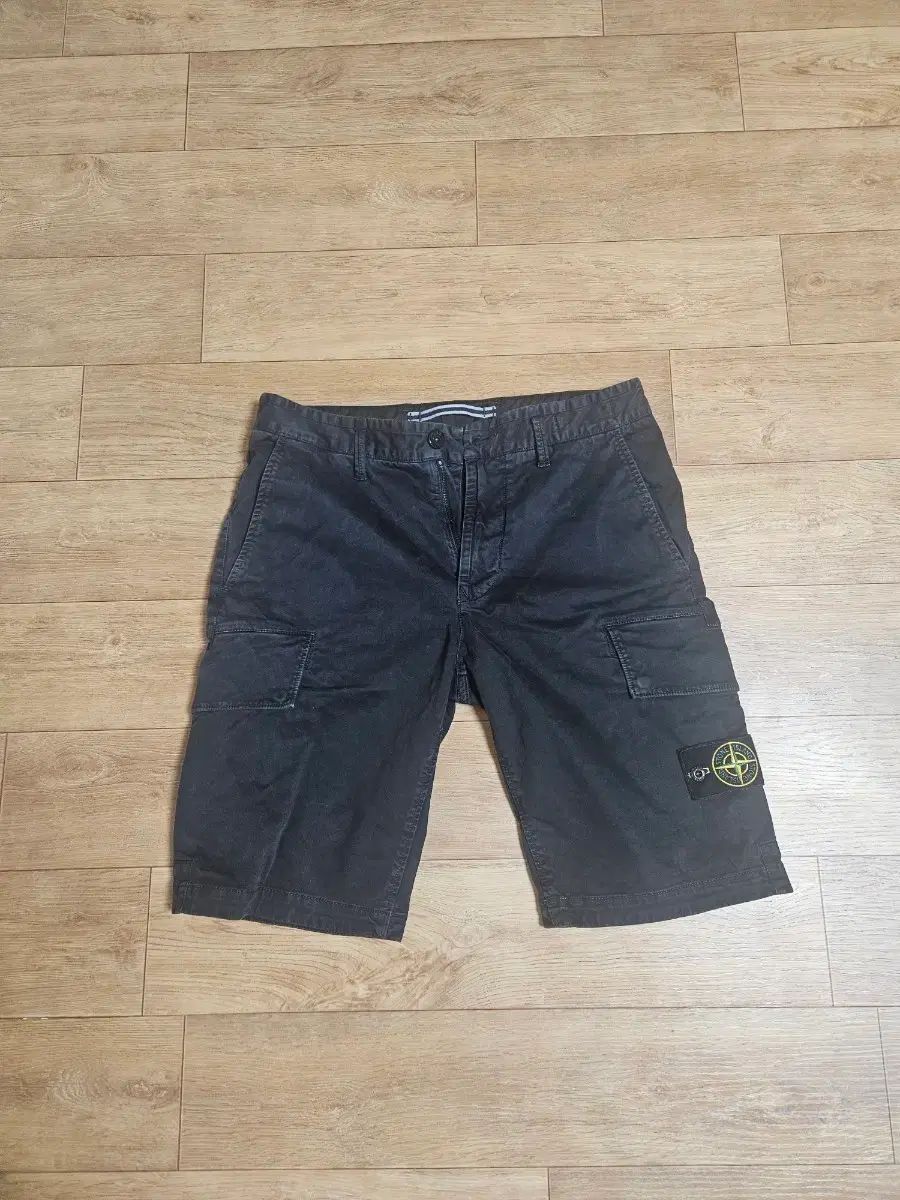 STONE ISLAND ストーンアイランド カーゴ ハーフパンツ ブラック 正規品
