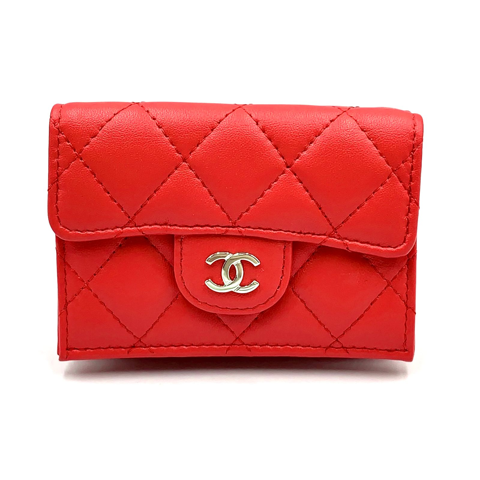 【新着】CHANEL マトラッセ フラップ シリアル番号ランダム ラムスキン レッド 三つ折り財布 シルバー