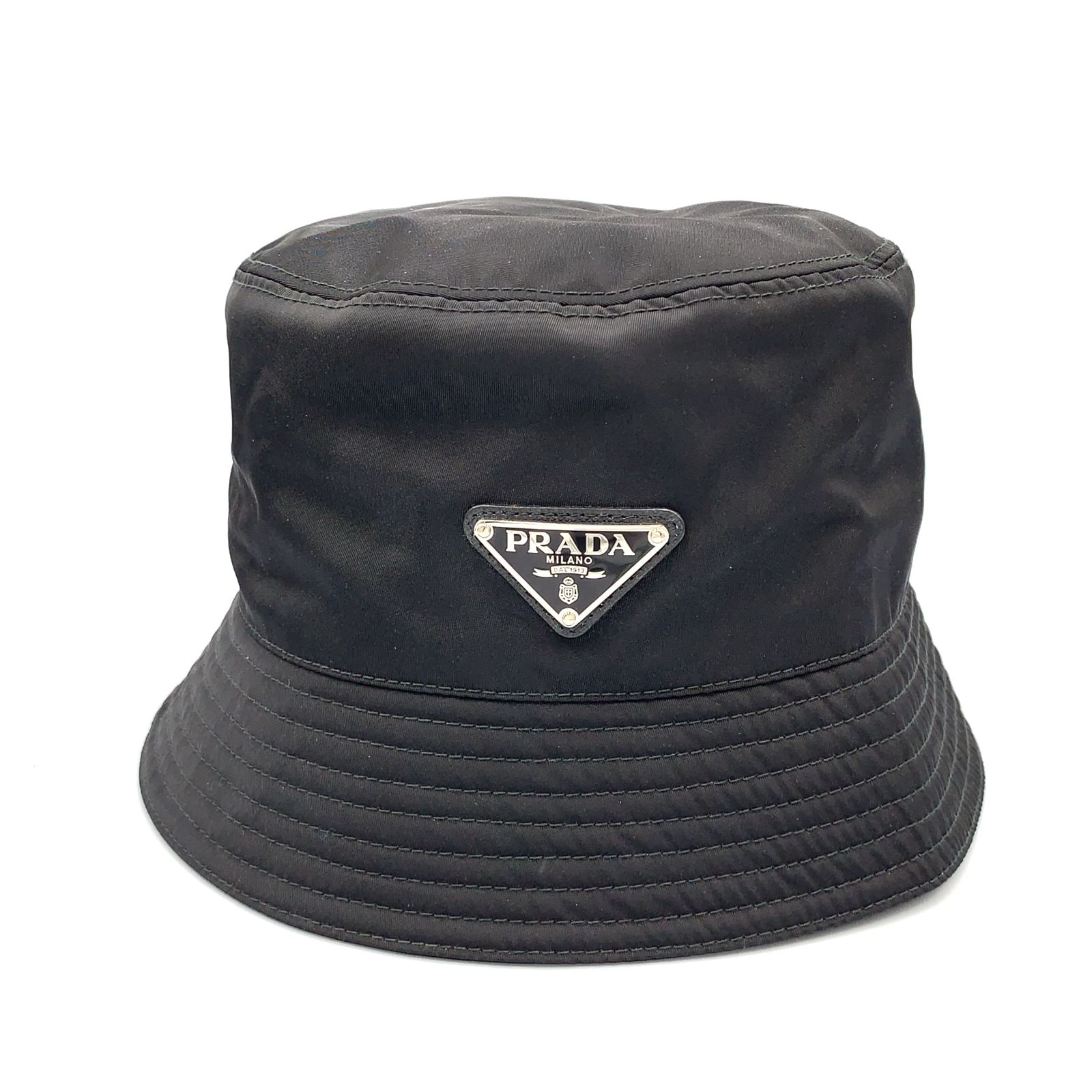 【新着】PRADA 三角ロゴプレート Re-Nylon ナイロン ブラック 帽子 シルバー