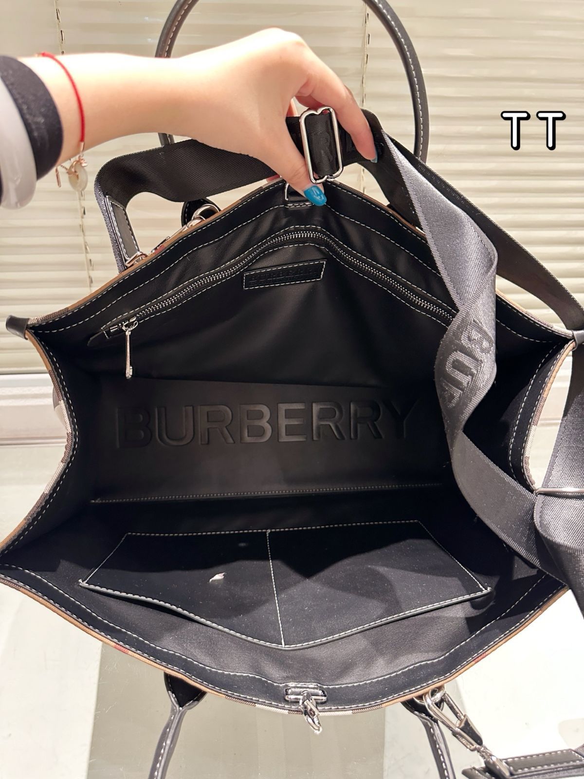 今日特価】Burberry Lola Classic Tote Bag バーバリー ローラ 