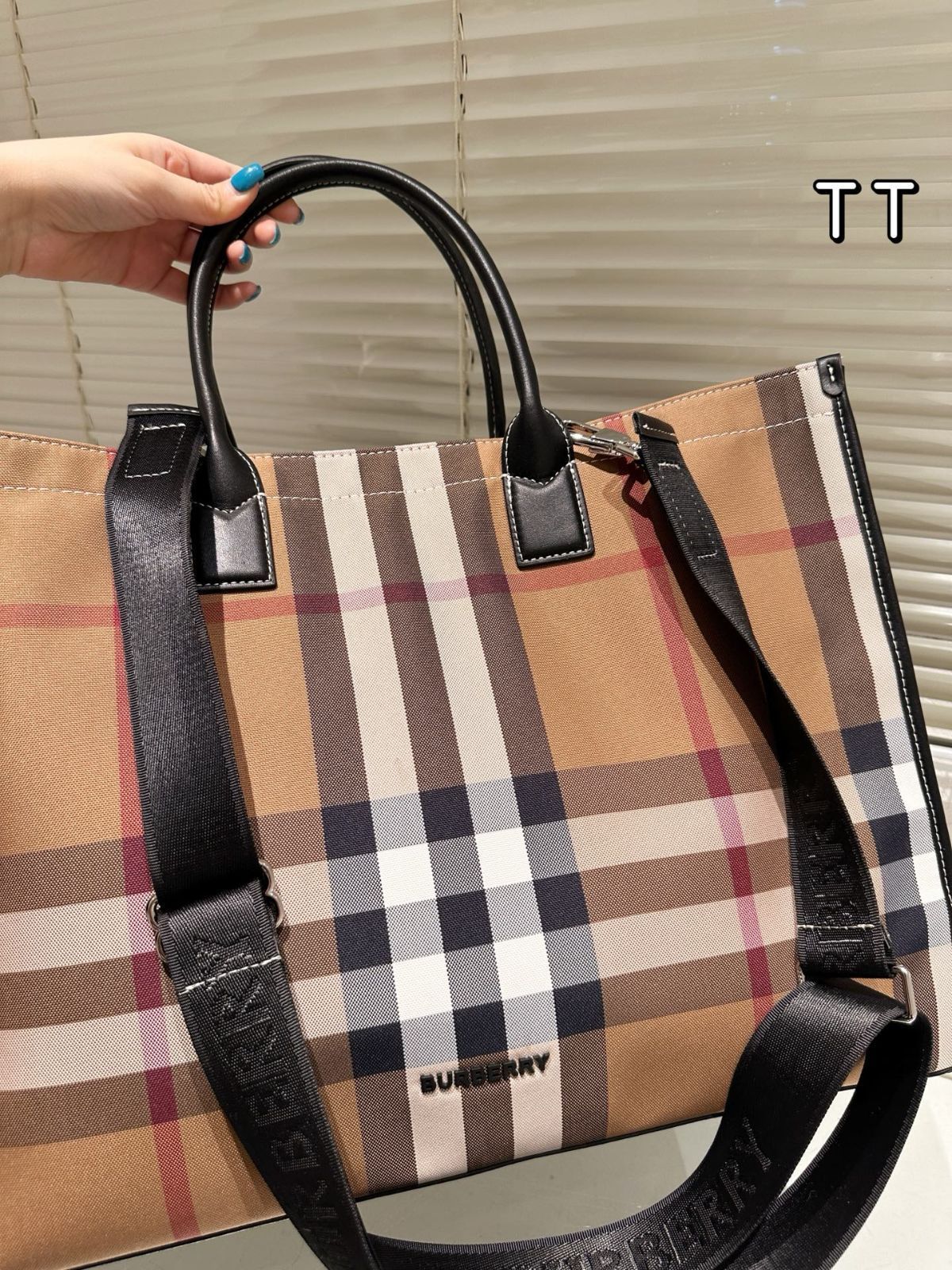 今日特価】Burberry Lola Classic Tote Bag バーバリー ローラ 