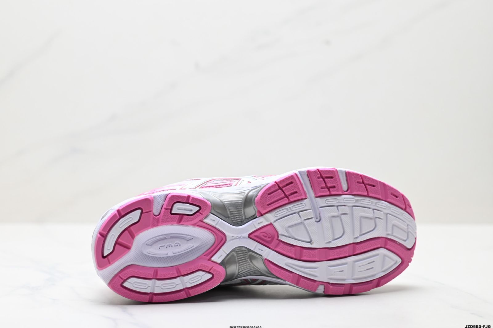 【今日特価】ASICS アシックス ゲル - 1130 男女兼用の新製品ランニングシューズ レトロなデザインで クッション性と通気性に優れたスポーツ カジュアルシューズ！