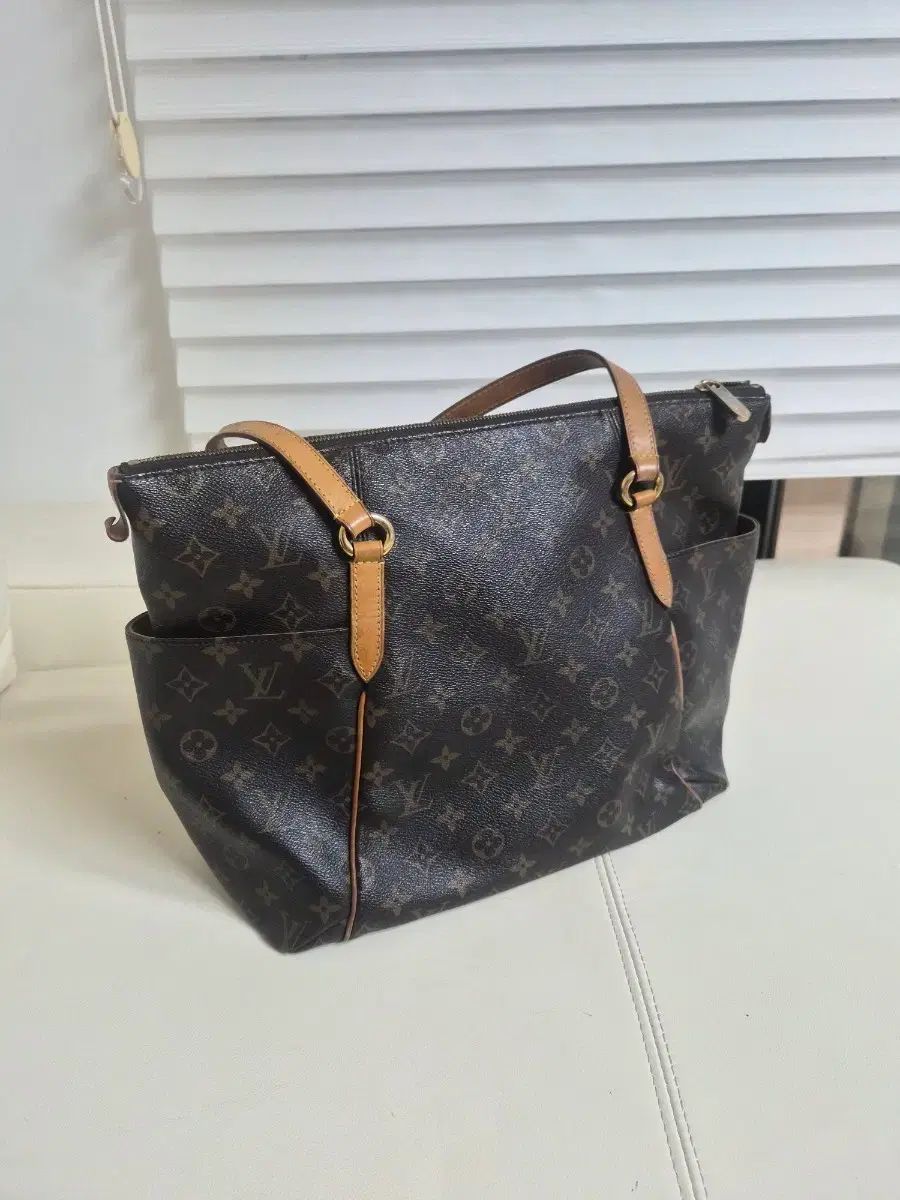 ルイヴィトン モノグラム トゥー トータルリ 35x30 59,465円