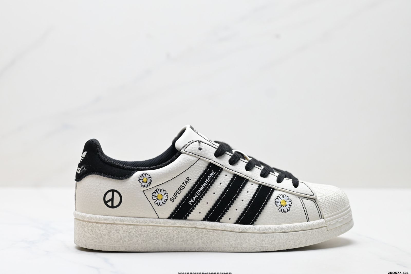 Adidas Originals Superstar, Adidas 三叶草，シェルトップ 'DIY' シリーズロートップのクラシックでユニバーサルなカジュアルスポーツスニーカー