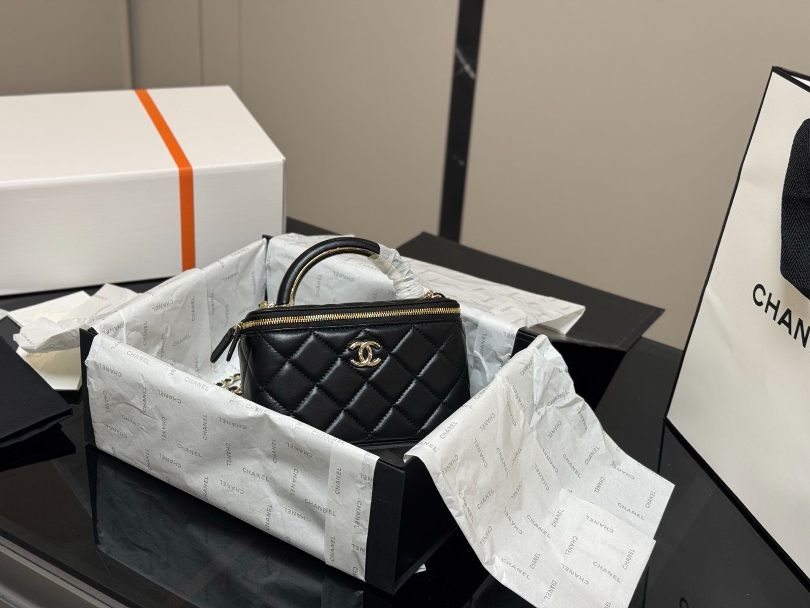 【今日特価】Chanel ハンドル メイクボックス（17×11cm）