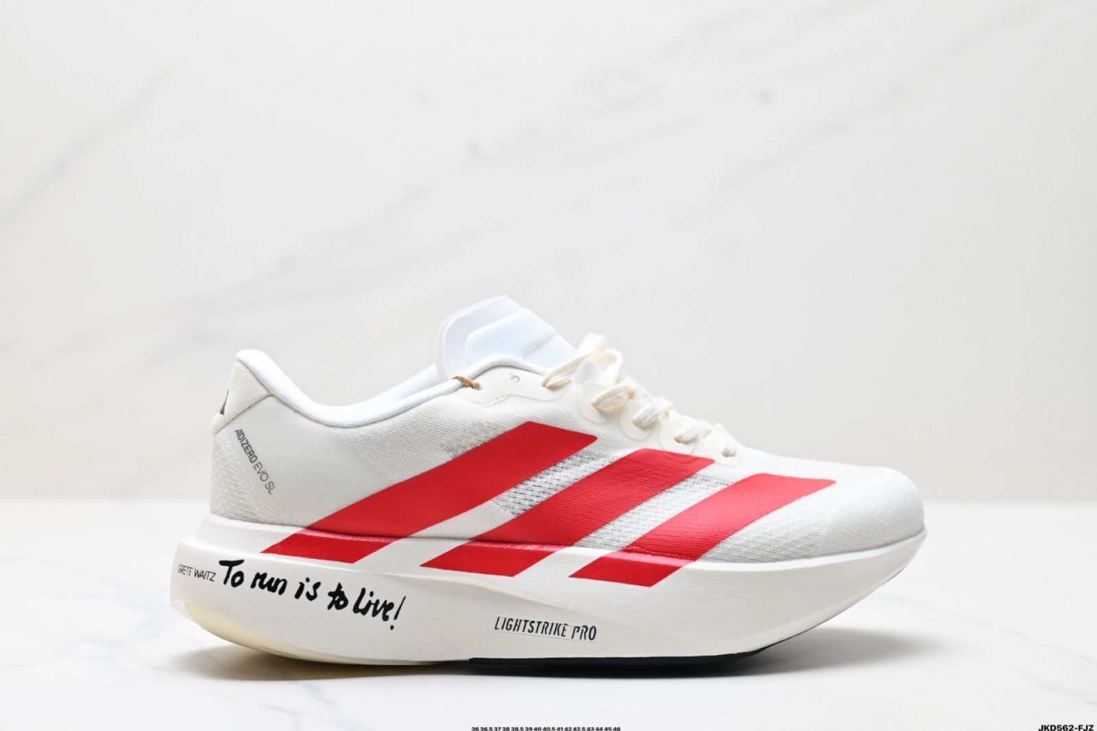 アディダス Adidas Adizero Evo SL は快適でマルチマッチ可能で、滑り止め・耐磨耗性に優れたロートップカジュアルランニングシューズ。