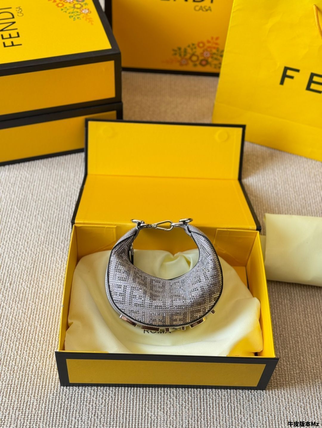 【今日特価】Fendi New Denim Crescent Bag フェンディ ニュー デニム クレセント バッグ