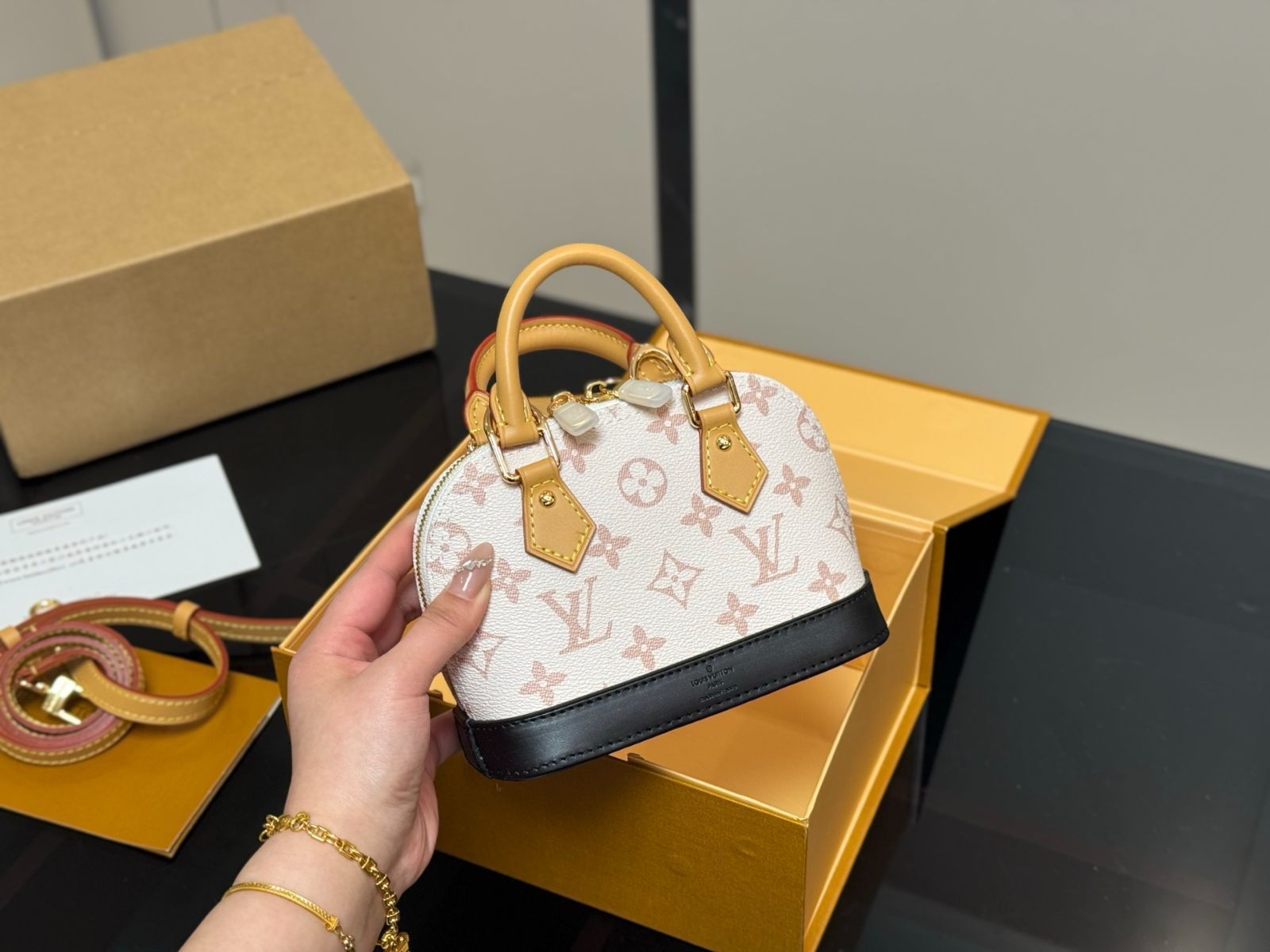 【今日特価】LV Alma Shell Bag - ルイヴィトン アルマ シェルバッグ