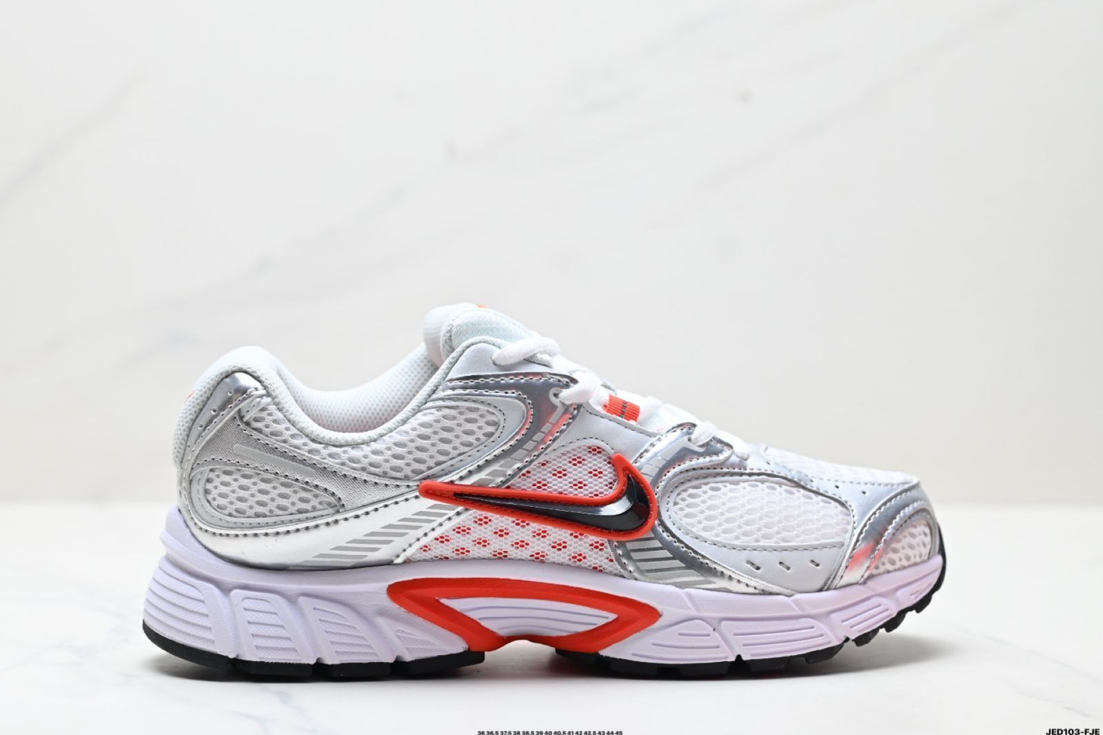 Nike V5 RNR、ナイキ 快適でユニバーサルな滑り止め性能があり、摩耗に強いロートップカジュアルシューズ