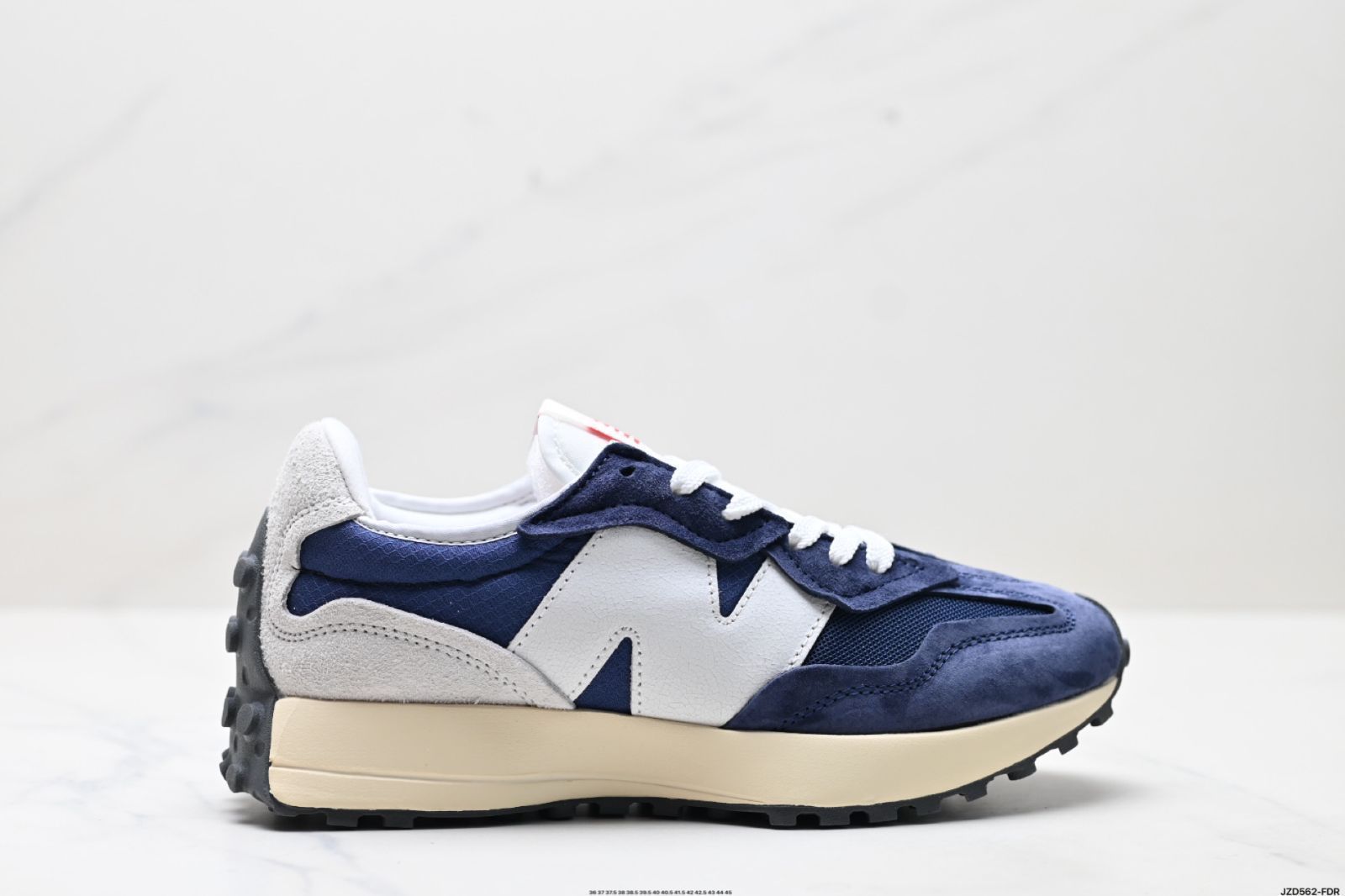 ニューバランス（New Balance）MS327 レトロレジャースポーツジョギングシューズ