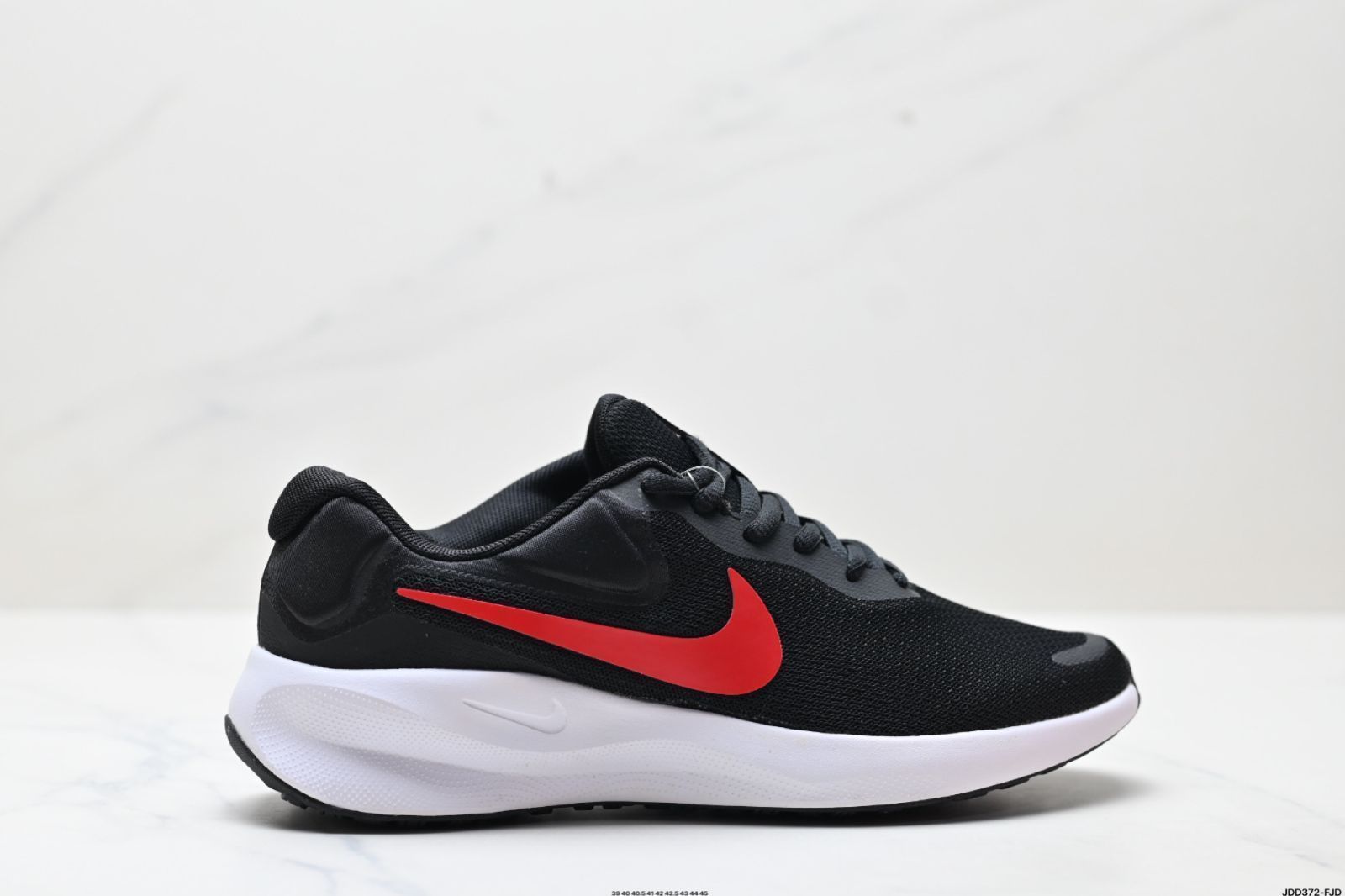 Nike REVOLUTION 7 WIDE ナイキ 通気性 低? ランニングシューズ