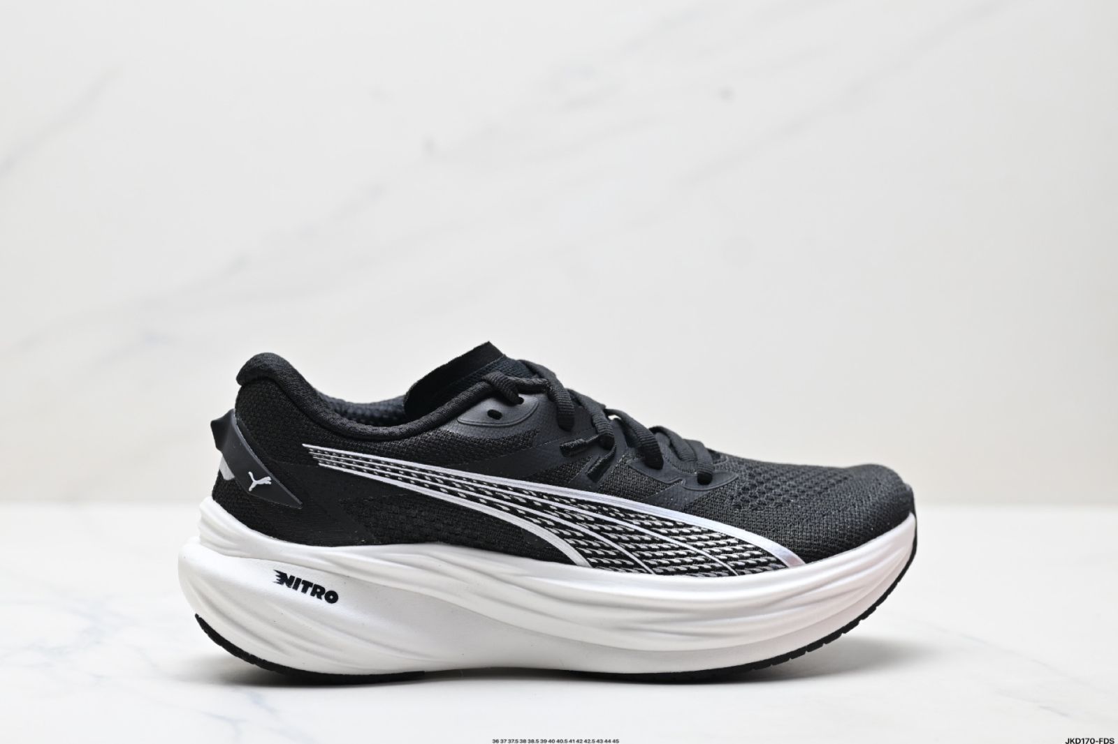 Puma / プーマ Deviate NITRO 3 快適な滑り止め・耐磨耗性のあるロートップ レジャーランニングシューズ