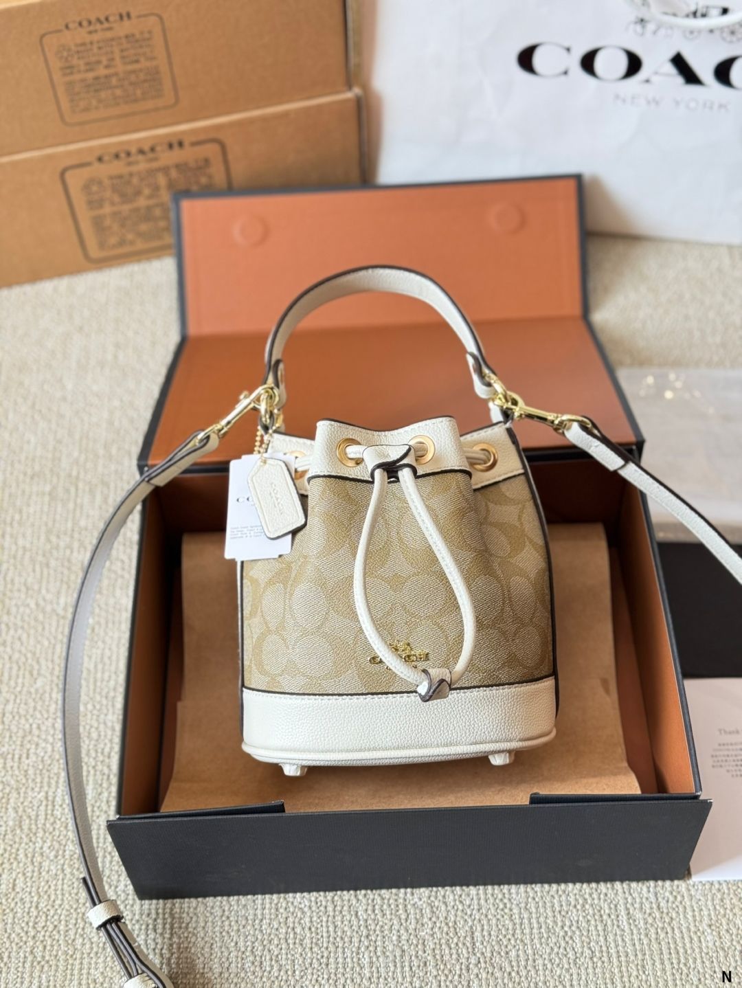 COACH Dempsey 14 ミニバケッツバッグ - ミニサイズ / 2WAYショルダー / 可愛い夏用バッグ [本日特価|新品未使用品]
