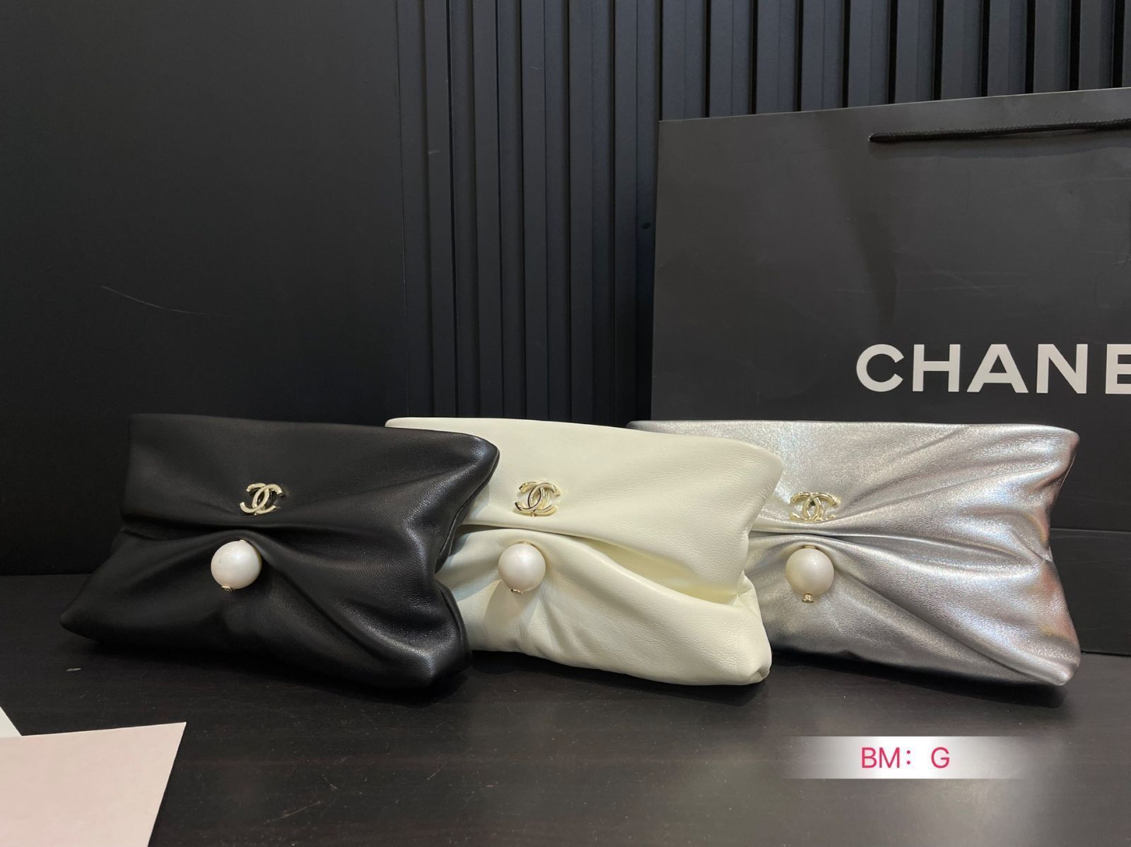 Chanel シャネル ボールドイヤーバッグ（バッグに蝶結びデザイン）