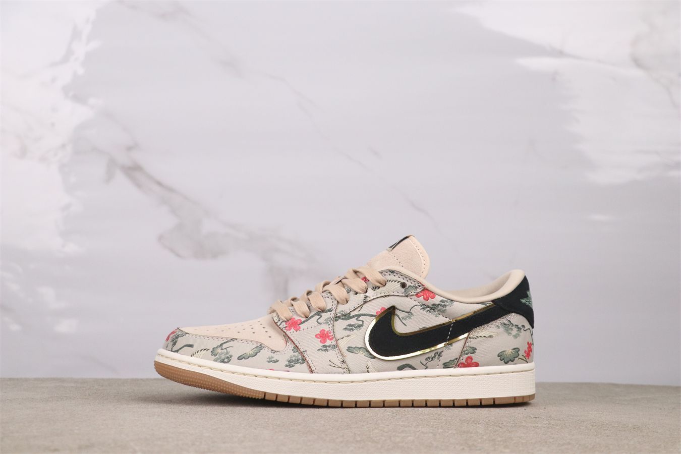 【今日特価】Air Jordan 1 HV8293-100 エアジョーダン 1 代 HV8293-100 ツルと梅の花