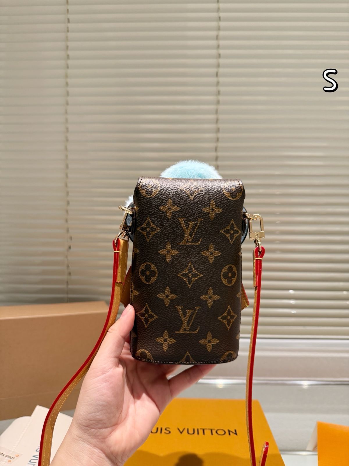 今日特価】LV ルイヴィトン クリスマス限定 Vivian スマートフォン 