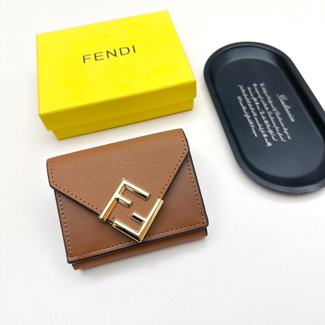 【今日特価】Fendi 8352 ミニウォレット, ブラック/ダークブラウン/エレファントグレー/ブラウン, 高級レザー使用, コンパクトで実用的なデザイン！[本日特価|新品未使用品]