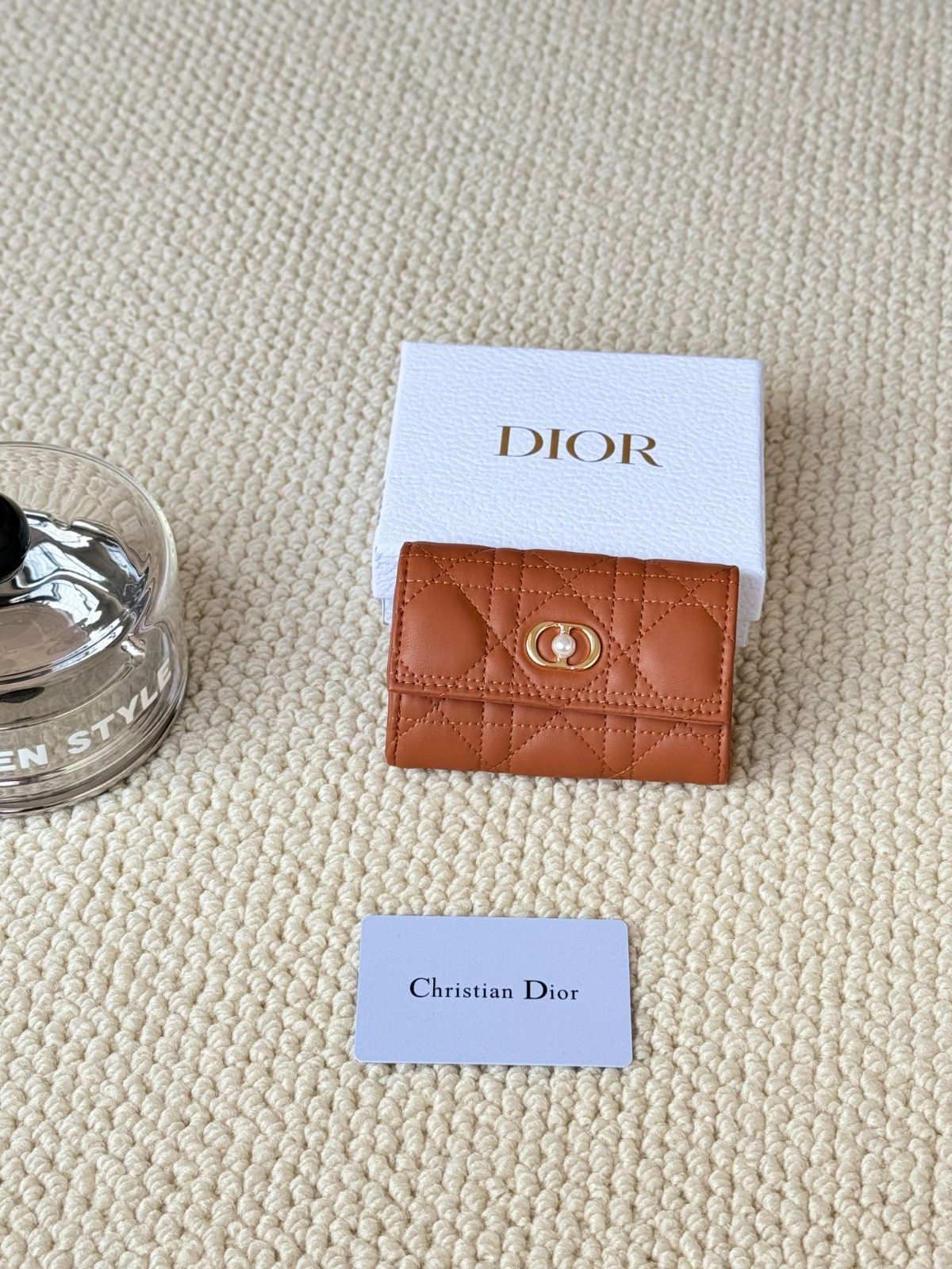 【今日特価】My Dior Glycine ウォレット, ラズベリーピンク, 藤の花モチーフ, エレガントで実用的なデザイン！[本日特価|新品未使用品]