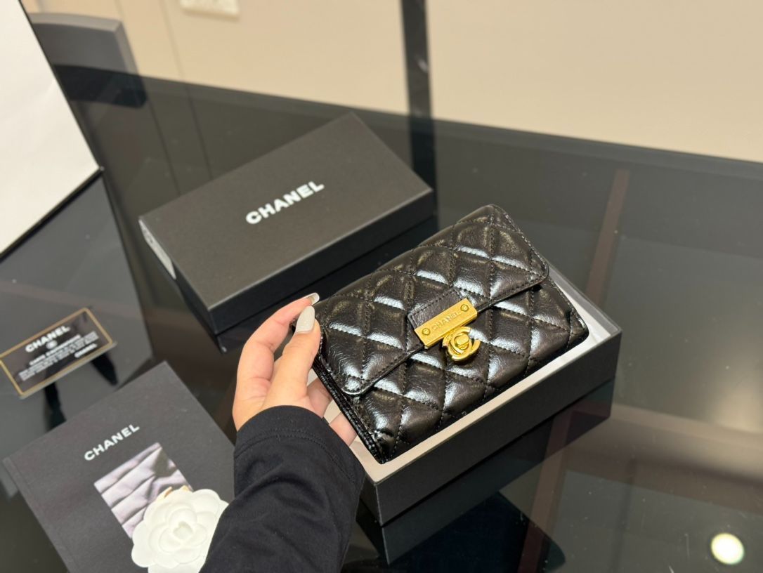 【本日限定特価】シャネル レザー ミディアムウォレット 15×10cm フルレザー 専用ボックス付き[本日特価|新品未使用品]