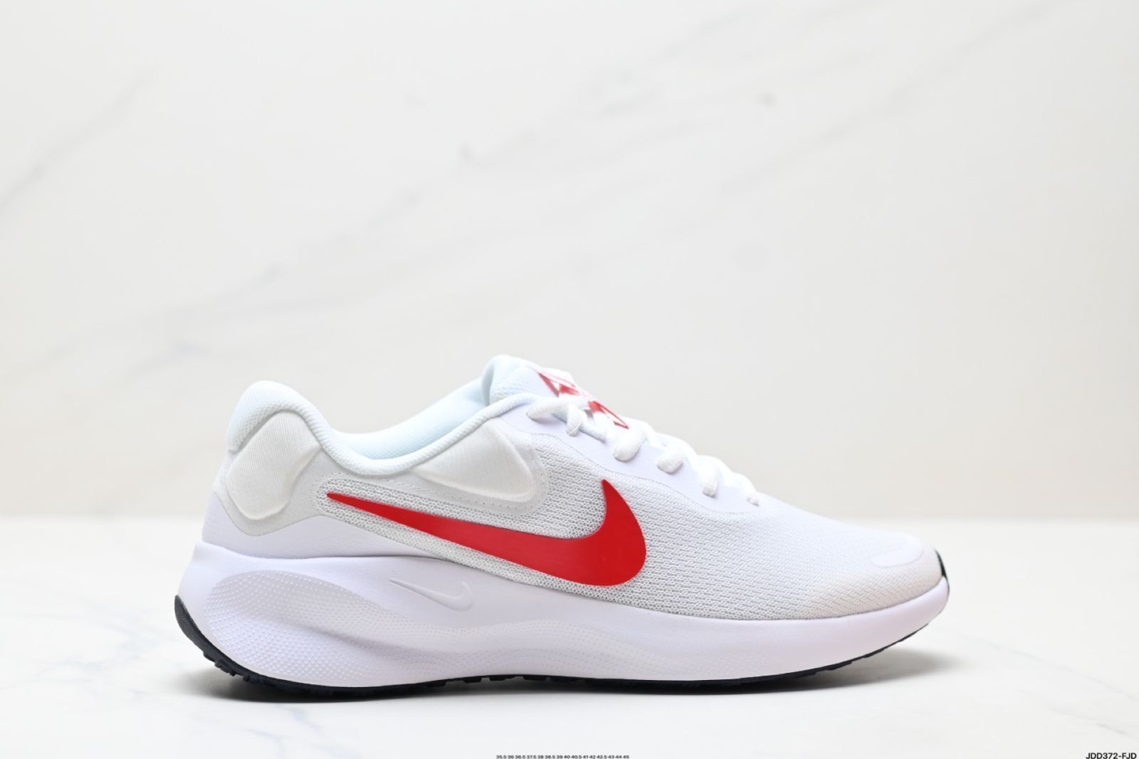 Nike REVOLUTION 7 WIDE ナイキ 通気性 低? ランニングシューズ