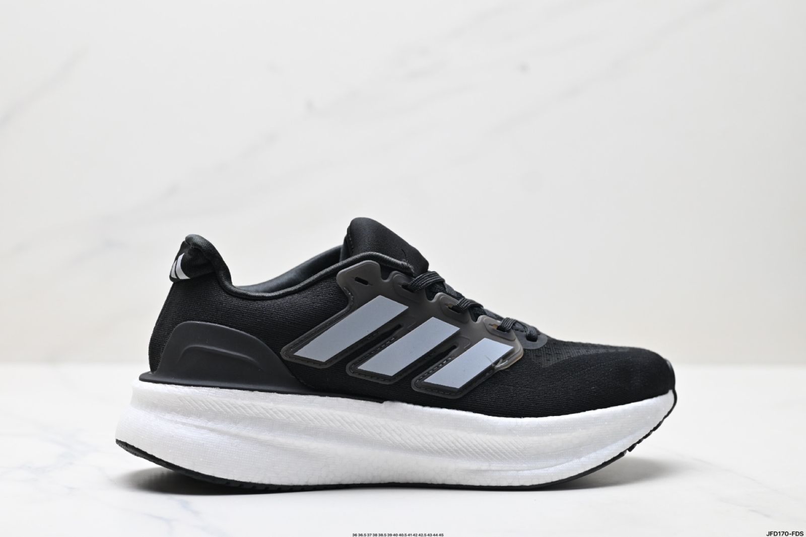 Adidasアディダス メンズ ウルトララン 5 ランニングシューズ