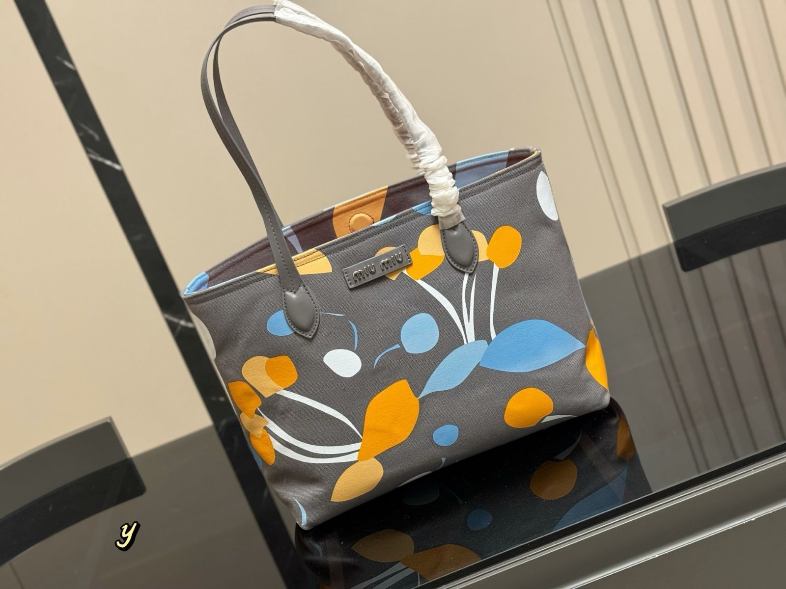 【今日特価】Miu Miu Tote Bag ミュウミュウ トートバッグ（32×25cm）2025SS 秀場モデル