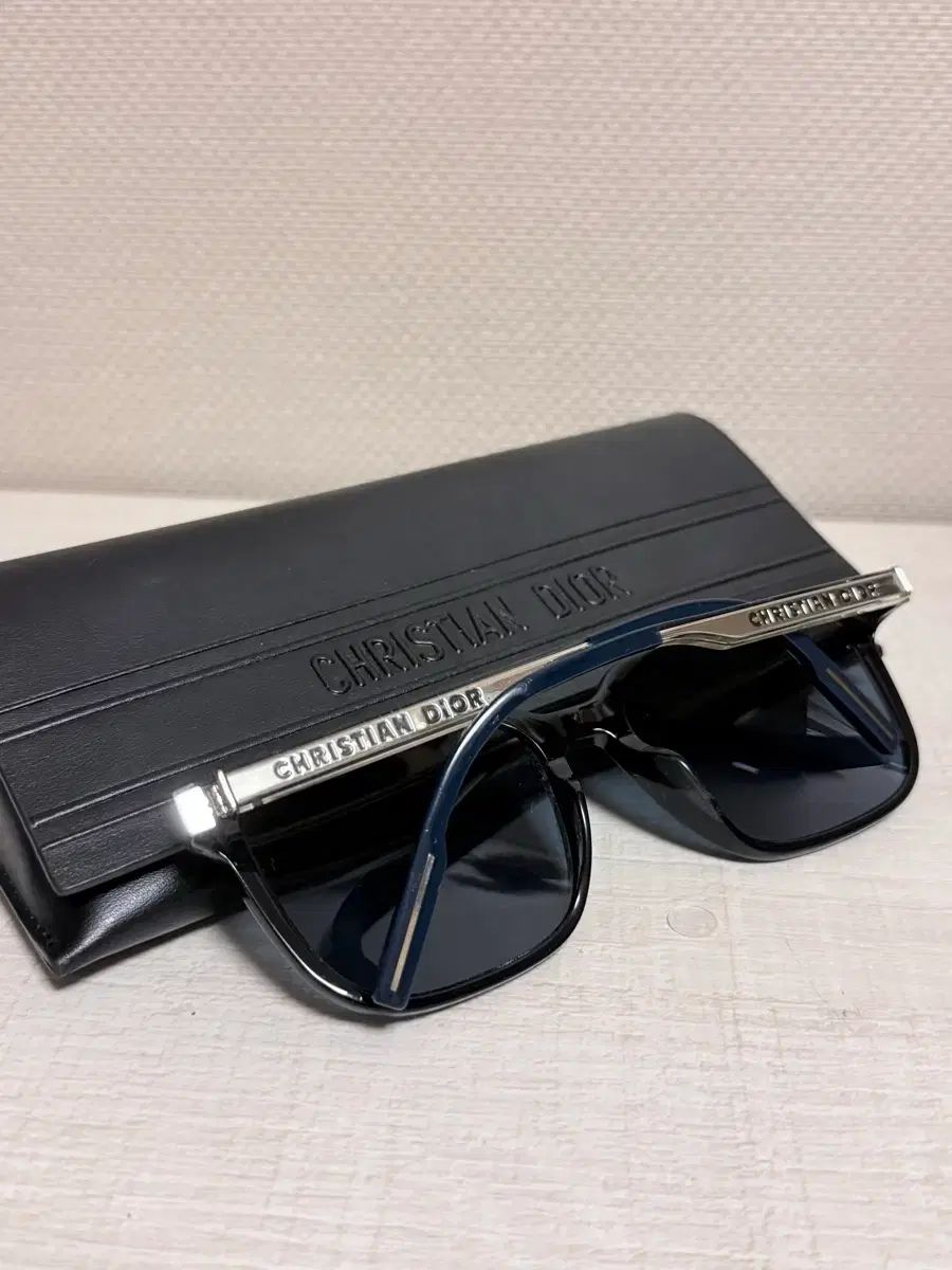 (正規品)ディオール DiorTag SU サングラス ブラック
