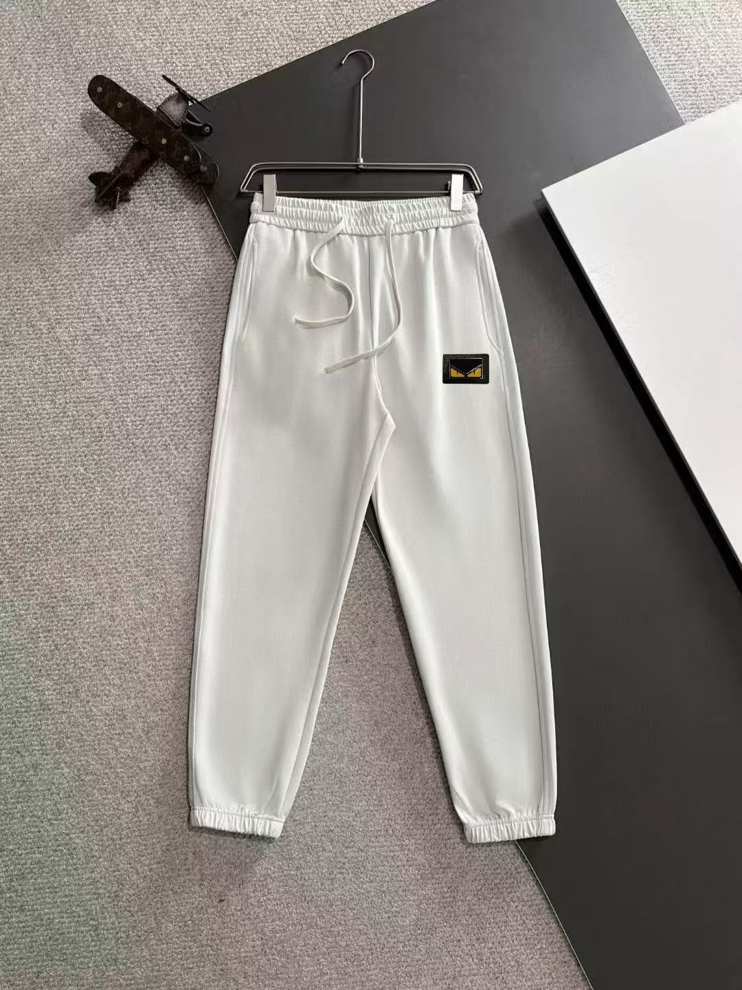 【今日特価】FENDI 2025SS ロゴ カジュアルパンツ