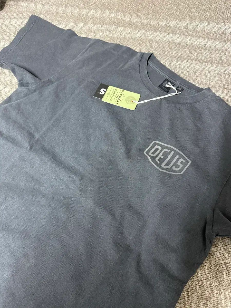 DEUS EX MACHINA ソウル カレッジ アドレス チャコール Tシャツ M