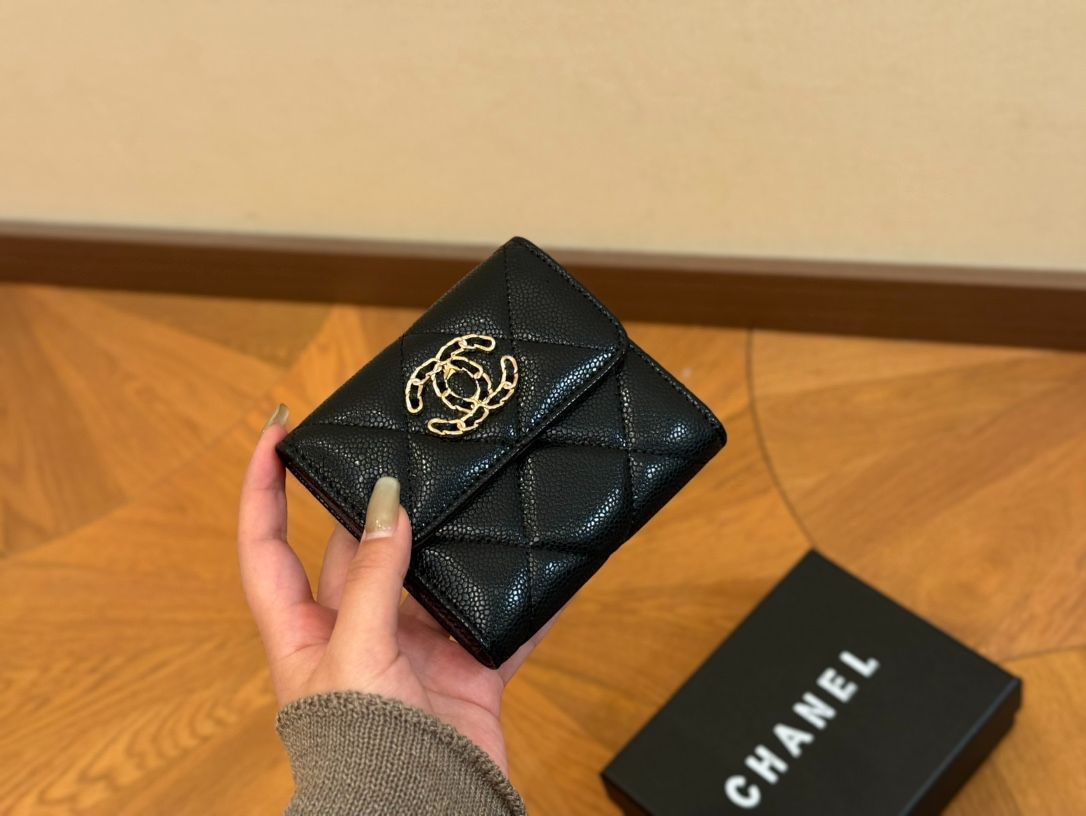 【本日限定特価】シャネル キャビアレザー ショートウォレット 11.5×10.5cm フルレザー 専用ボックス付き[本日特価|新品未使用品]