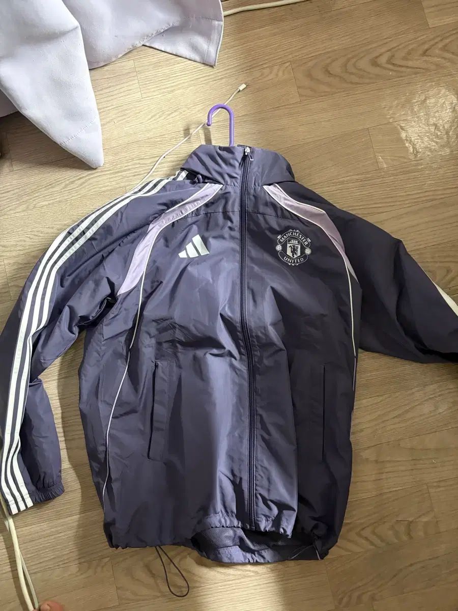 マンチェスター・ユナイテッド adidas ウィンドブレーカー 出品
