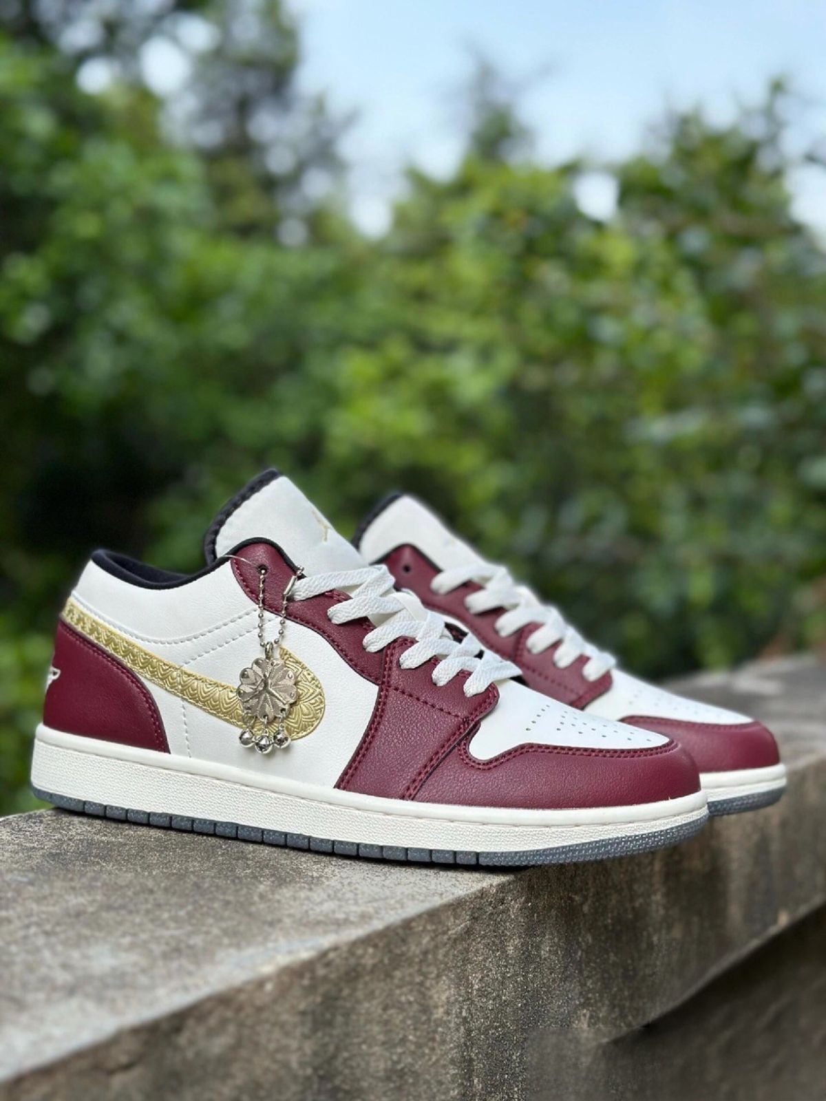 お値下げしました??即購入新品箱付?? ナイキ travis scott×AIR JORDAN 1 Low year of the dragon ナイキ
