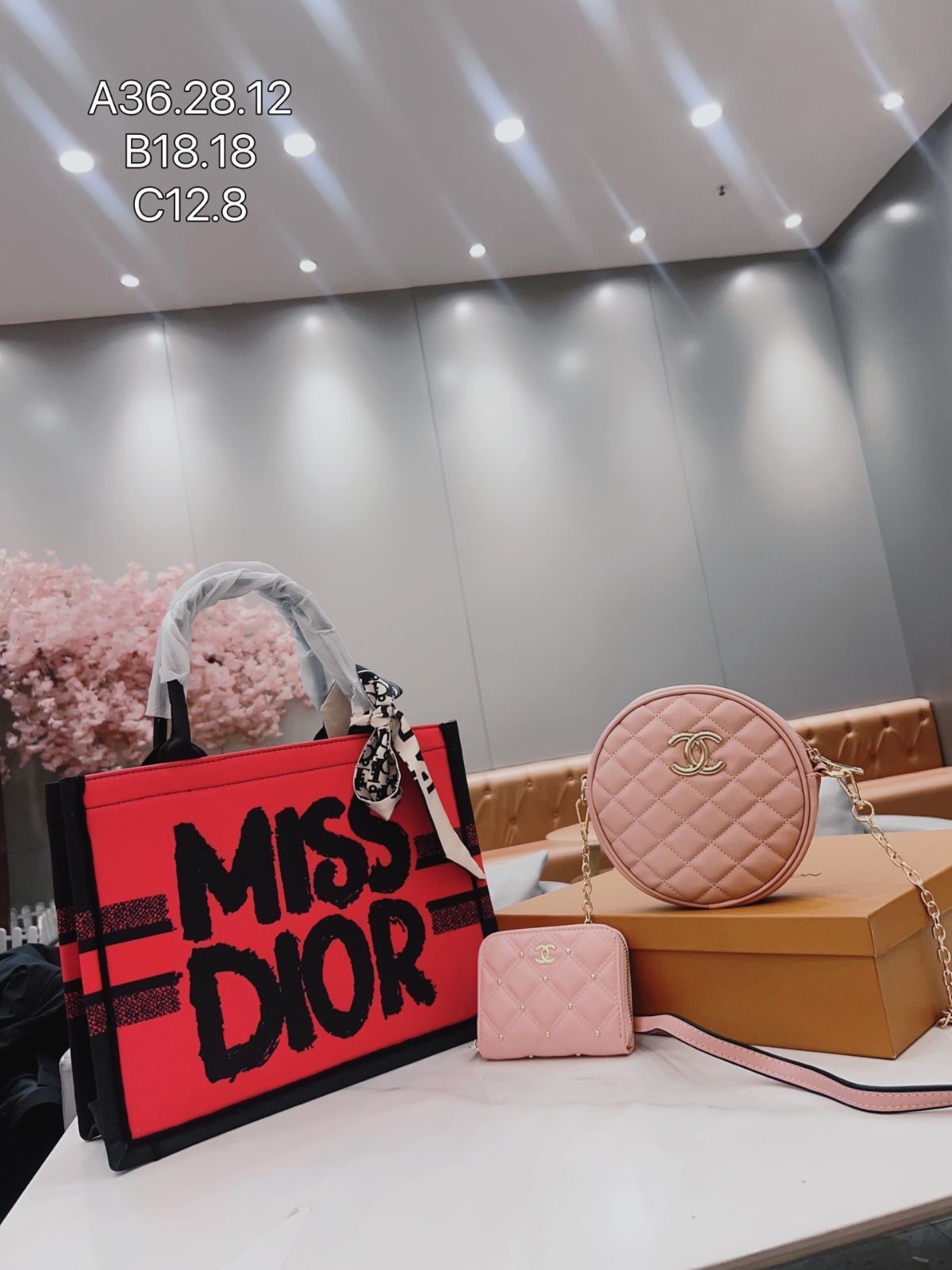 [本日特価] TOP New 2025 高品質3点セット - Dior トートバッグ + Chanel ラウンドバッグ + 財布 本日限定特別割引！[本日特価|新品未使用品]