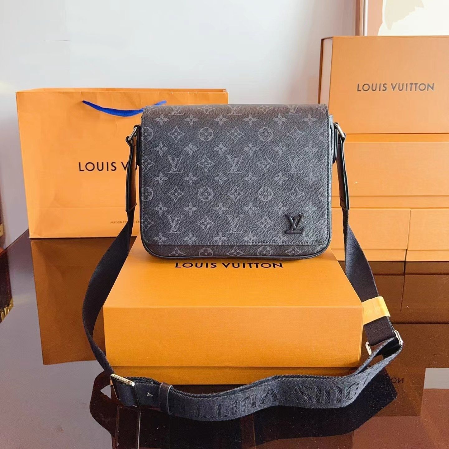 本日特売LOUISVUITTON ルイヴィトン ニューメッセンジャーfhg